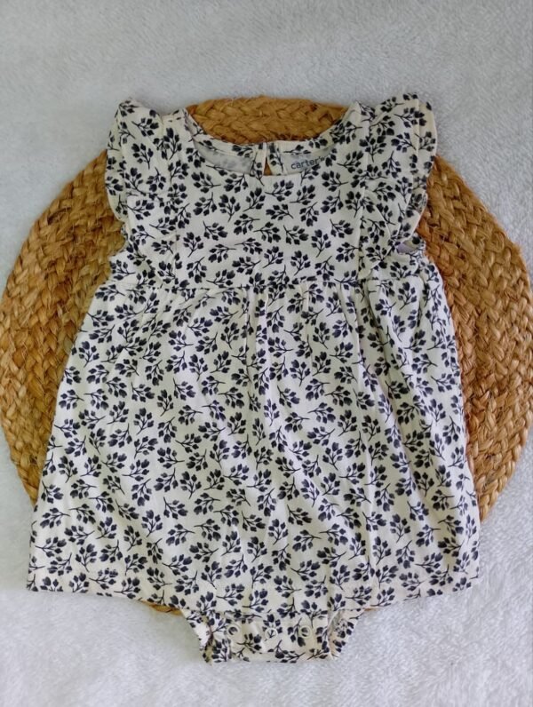 Vestido color Crema con flores negras