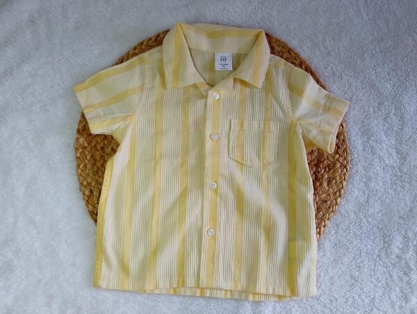 Camisa amarilla de Botones    Talla: 12-18 meses