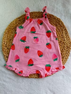 mameluco fresas Mameluco de fresas Talla: 3-6 meses
