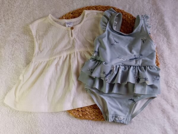 Traje de baño para niñas incluye la salida de playa.