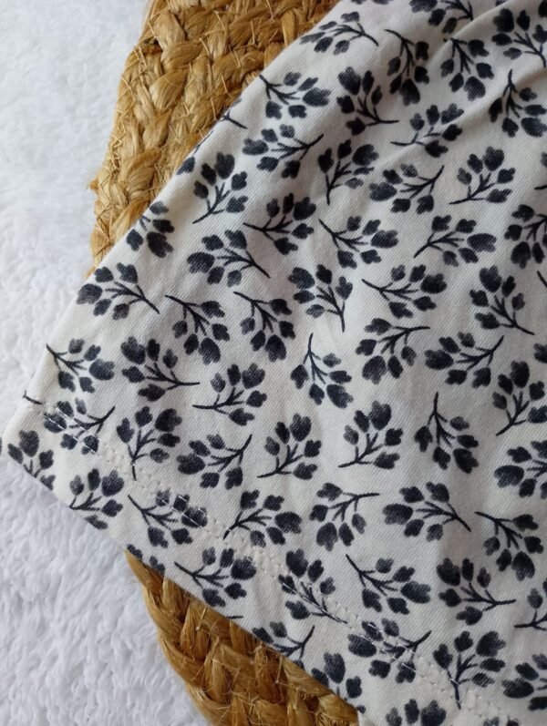 Vestido color Crema con flores negras