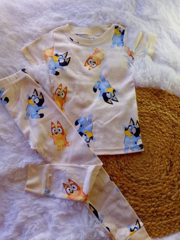 WhatsApp Image 2026-01-19 at 5.51.39 PM (4) Pijama de 2 piezas Bluey / Talla 3t